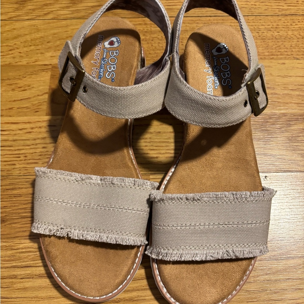 NEVER WORN- Women's BOBS Desert Kiss - Adobe Princess Strappy Sandals- Sz 9.5